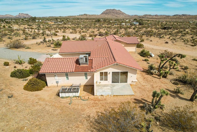 birds eye view of property featuring a mountain view