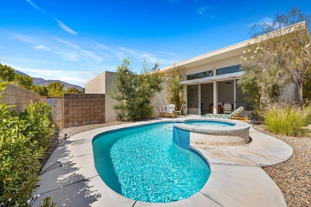 view of pool featuring a mountain view and an in ground hot tub