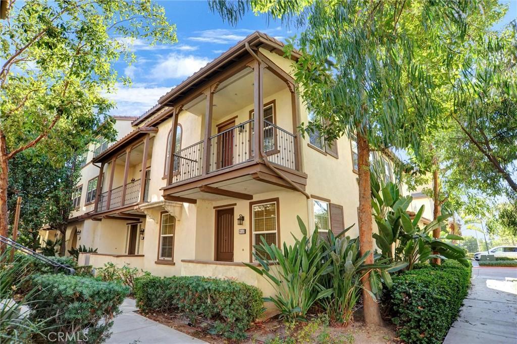 view of front of house featuring a balcony