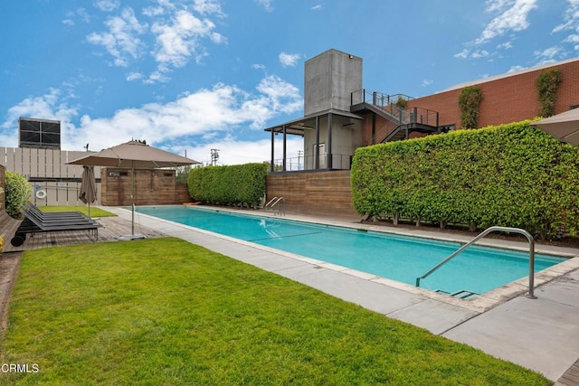 view of pool featuring a yard