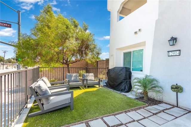 view of yard featuring an outdoor living space