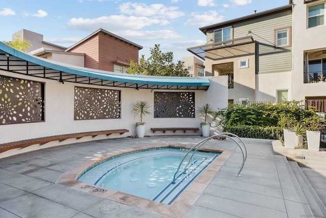 view of pool featuring an in ground hot tub