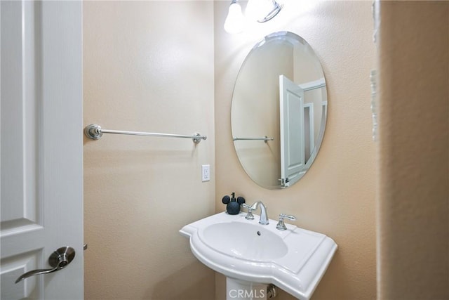 bathroom featuring sink