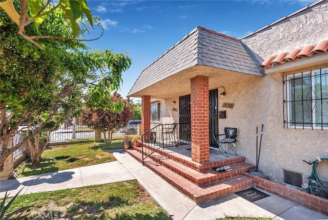 property entrance featuring a porch