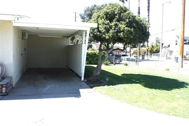 view of yard featuring driveway and a carport