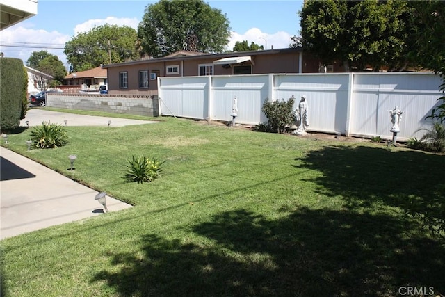 view of yard featuring fence