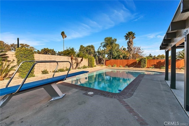 view of swimming pool