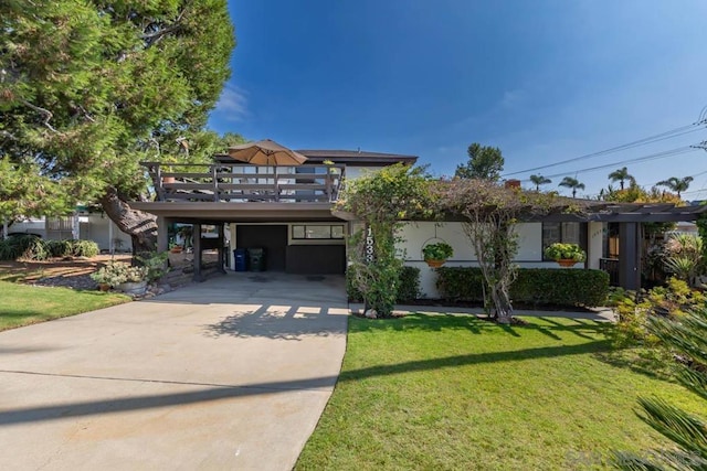 contemporary house featuring a carport, a deck, and a front lawn