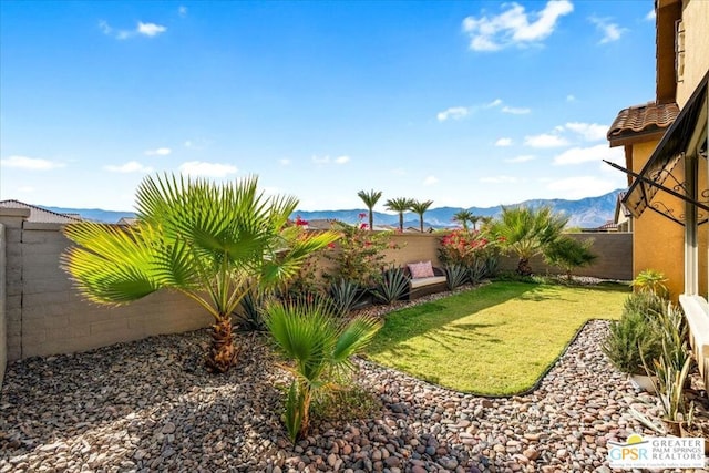 view of yard with a mountain view