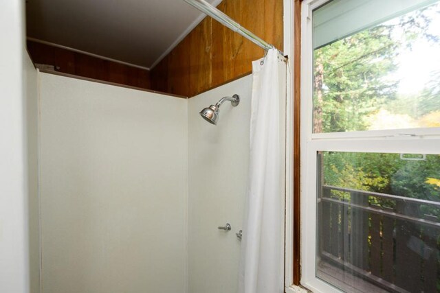 bathroom with plenty of natural light