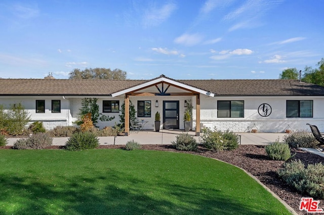 ranch-style house with a front yard