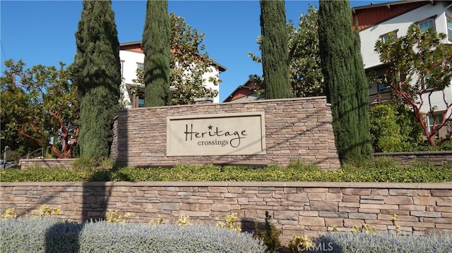 view of community / neighborhood sign