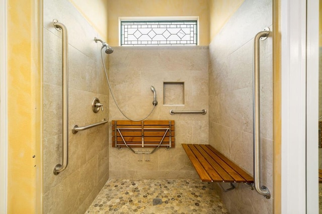 bathroom featuring tiled shower