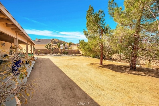 8550 Condalia Ave, Yucca Valley, CA 92284 - view of yard with a patio
