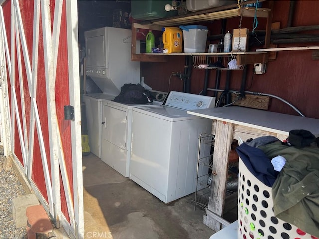 washroom featuring washing machine and clothes dryer