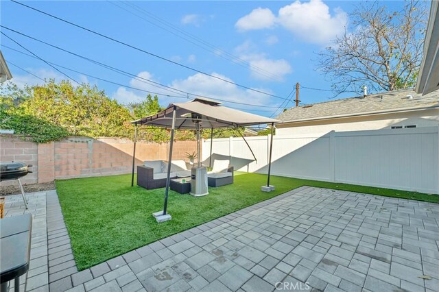 view of patio featuring an outdoor hangout area