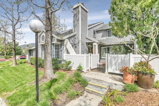 view of front of property with a front lawn