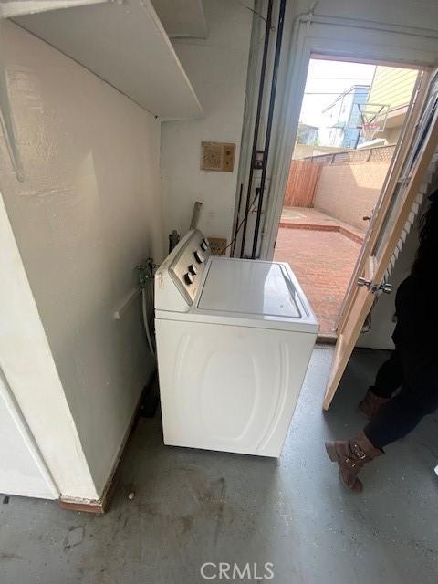 laundry room with washer / clothes dryer