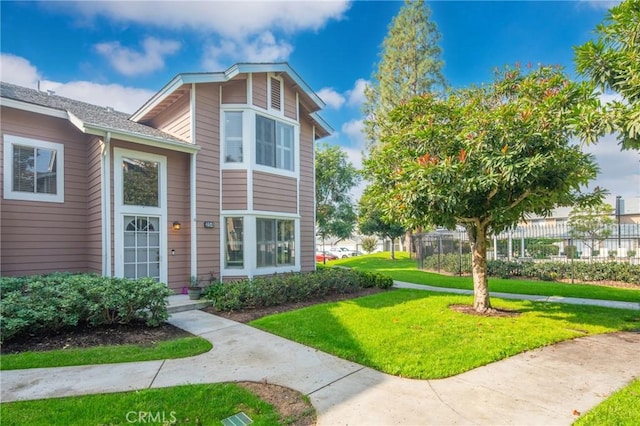 view of front of property with a front yard