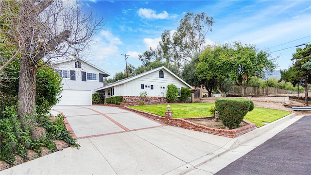 view of front of home featuring a front lawn