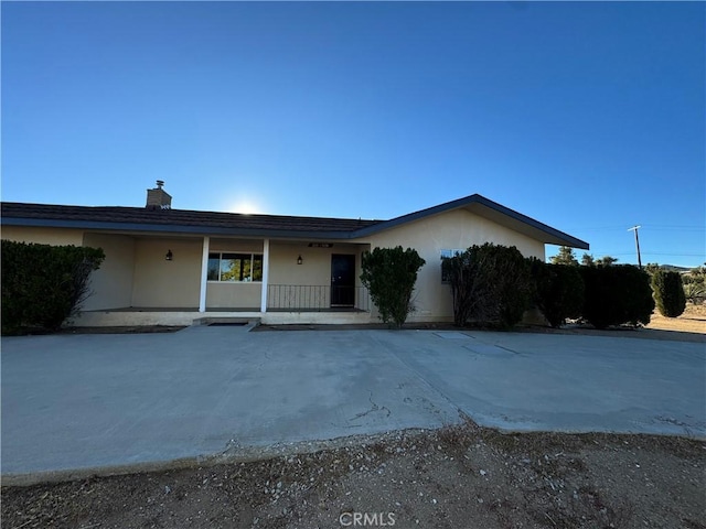 ranch-style house with covered porch