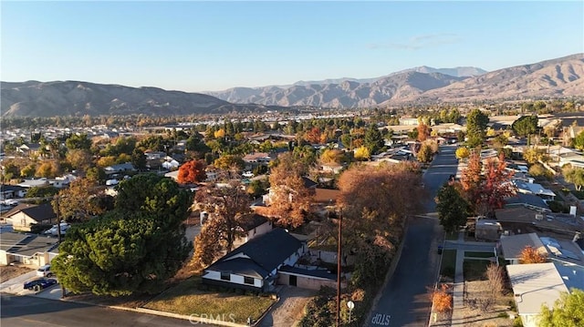 drone / aerial view featuring a mountain view