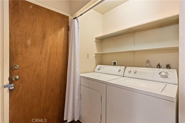 12755 Blue Heron Ct, Clearlake Oaks, CA 95423 - laundry area with independent washer and dryer