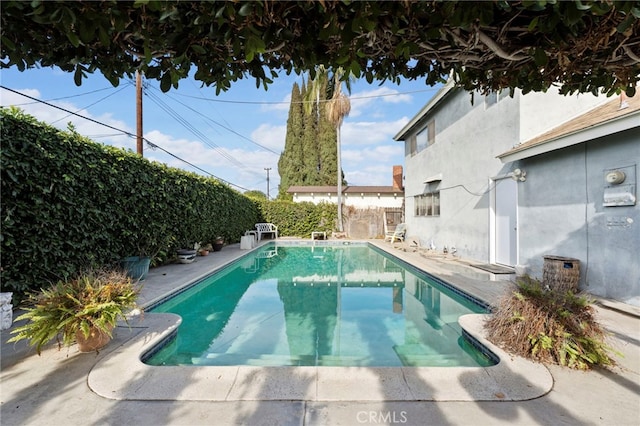 view of swimming pool