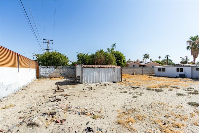 view of yard with a shed