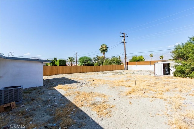 view of yard featuring a shed and cooling unit