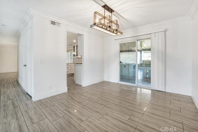 empty room featuring crown molding and an inviting chandelier