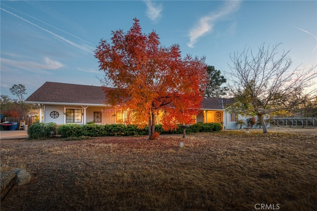 view of front of property