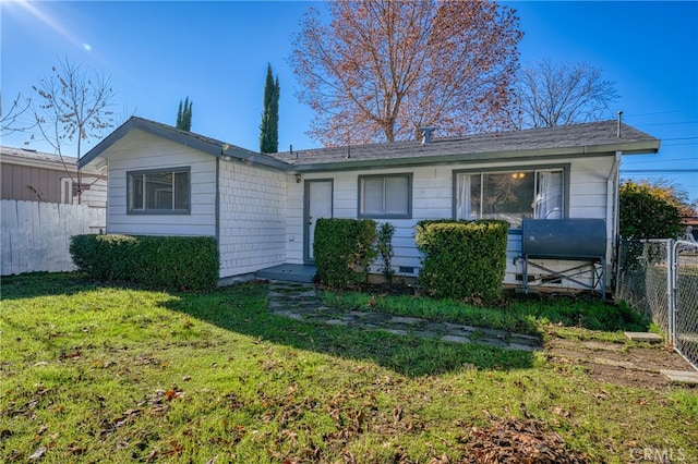 view of front of home with a front lawn