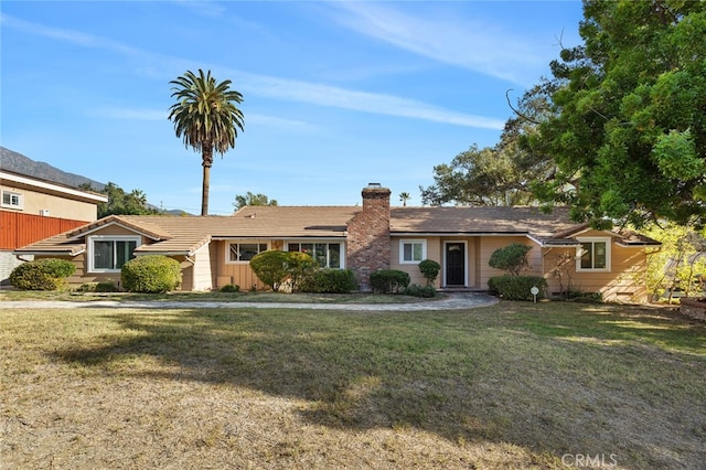 single story home featuring a front yard