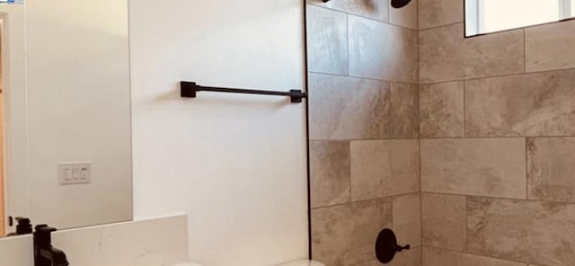 bathroom featuring tiled shower