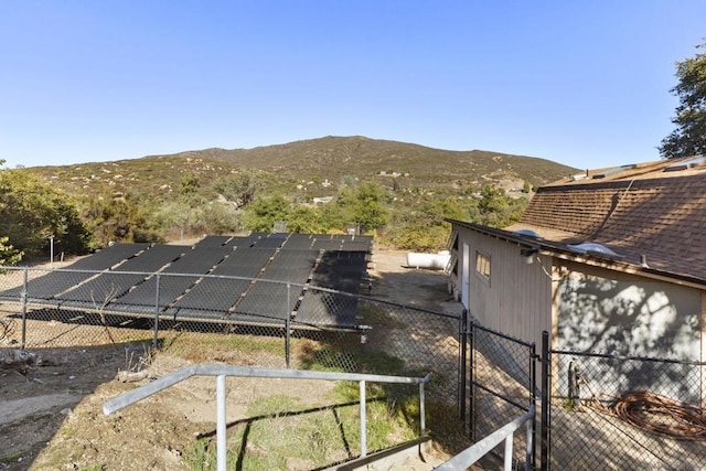 view of yard with a mountain view