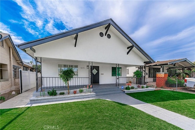 view of front of home featuring a porch and a front lawn