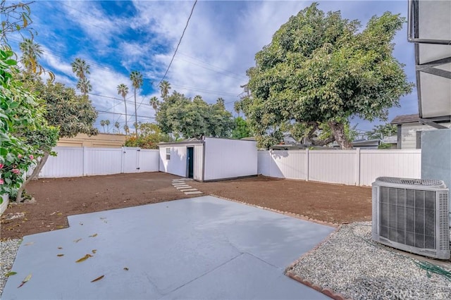 view of yard featuring a patio and cooling unit