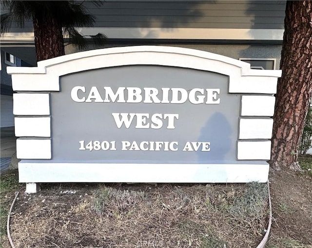 view of community / neighborhood sign