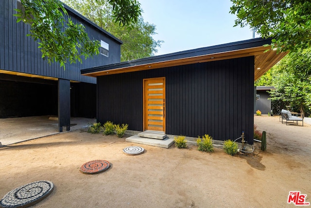 view of front of property with a patio area