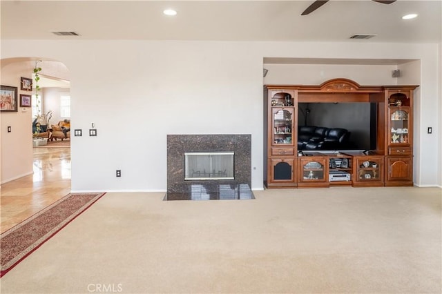 living room with carpet flooring and ceiling fan