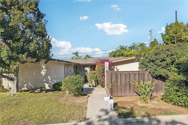 view of front of home with a front lawn