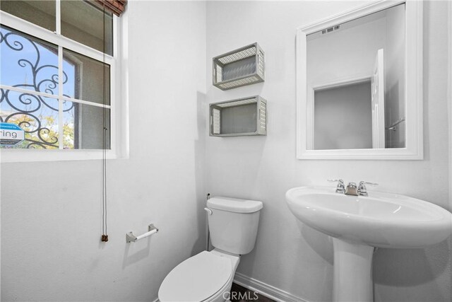 bathroom featuring toilet and sink