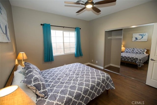 bedroom featuring dark hardwood / wood-style floors, ceiling fan, and a closet