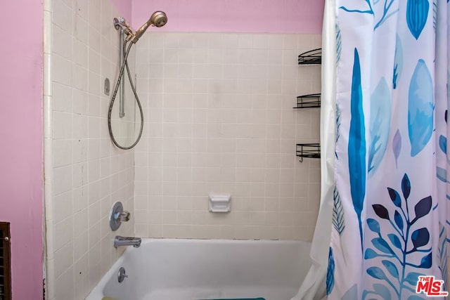 bathroom featuring shower / tub combo