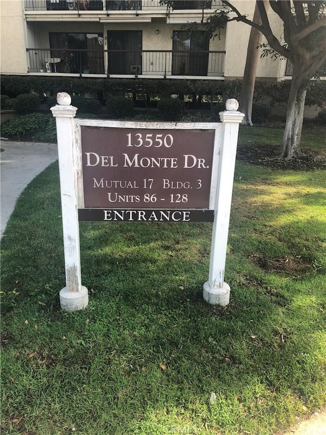 view of community / neighborhood sign