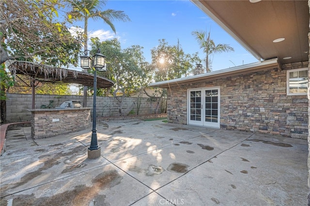 view of patio with an outdoor kitchen