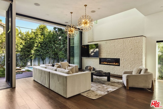 living room featuring hardwood / wood-style flooring and an inviting chandelier