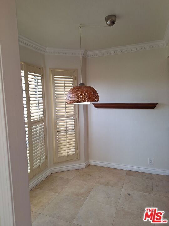 empty room with ornamental molding