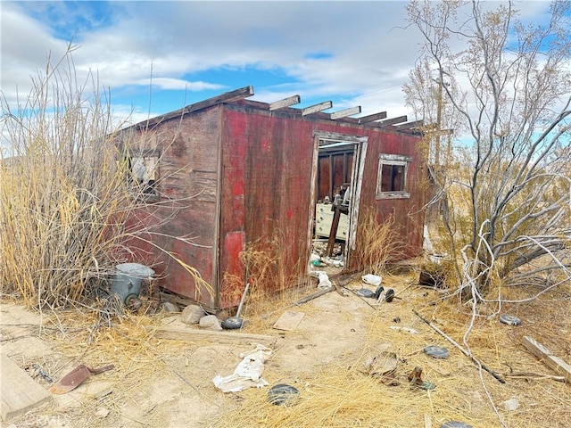 view of outbuilding